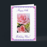 Mamma 80th Birthday Kort<br><div class="desc">Bild i rosa och blåa blommor på vit bakgrund med rosa och blå trim. "Lycklig 80:e födelsedagen mamma!"  "Ha en vacker dag! Vi kärlek dig mamma!" Anpassa ditt meddelande!   Fotografi av Maria Santos (Lusinhas do Sul)</div>