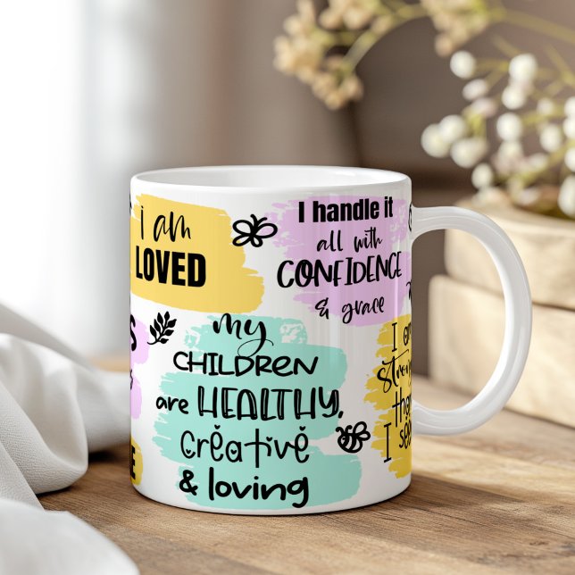 Mamma Affirmation Mors dag Gift Kaffemugg (Mom's Affirmation Mother's Day Gift Coffee Mug on a boho wooden table.)