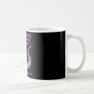 Mamma använder lila för att hedra min mamma alzhei kaffemugg