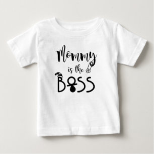 Mamma är chefen Roligt T Shirt