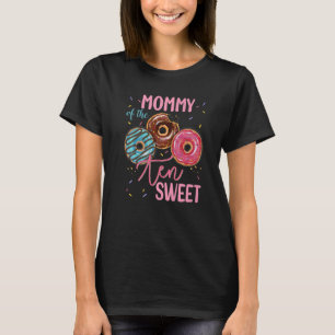 Mamma av den svenska tio tionde Donut- Födelsedags T Shirt