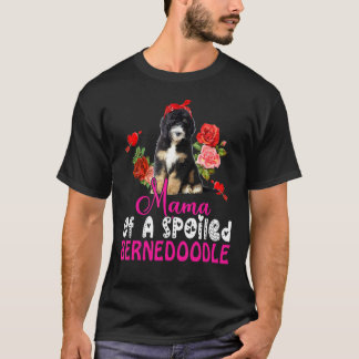 Mamma av en förstörd Bernedoodle Cute Hund Bow Tie T Shirt
