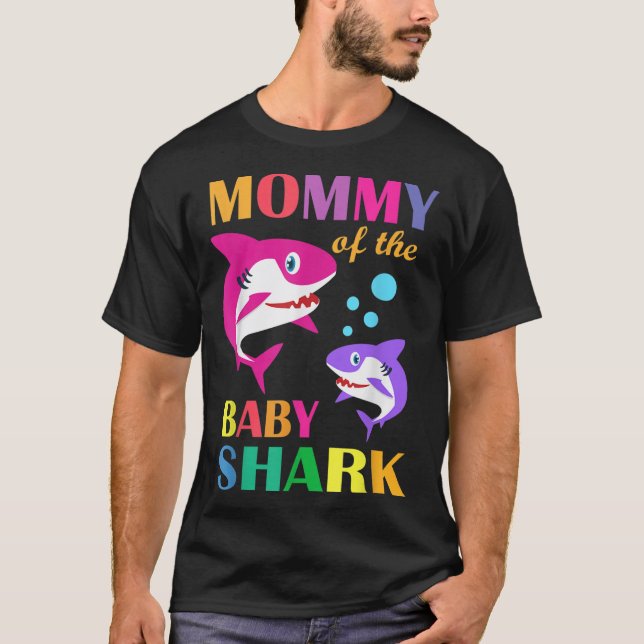 Mamma av Mamman Shark Mothe vid födelsedagen i Bab T Shirt (Framsida)