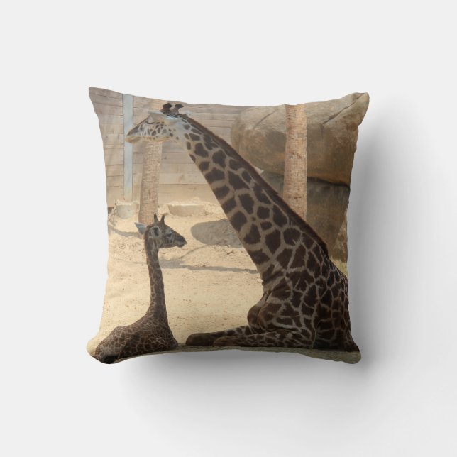 Mamma- & babygiraff, Earthtone dekorativ kudde (Framsida)