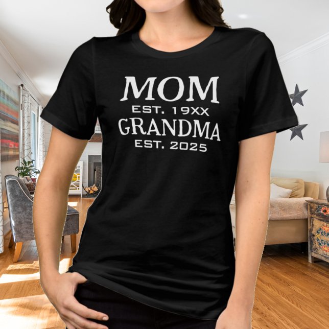 Mamma befordrad till Grandma 2025 Est T Shirt (Skapare uppladdad)