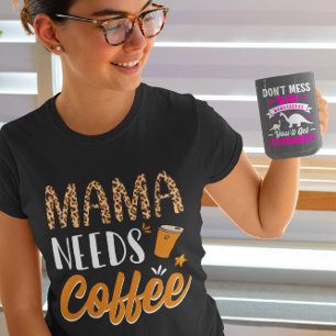 Mamma behöver kaffe Avslappnad Grafik Roligt koffe T Shirt