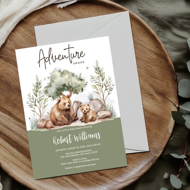 Mamma björn äventyr väntar på inbjudan till babydu (Adventure awaits cute mother and baby bear sage green forest baby shower invitation, woodland )