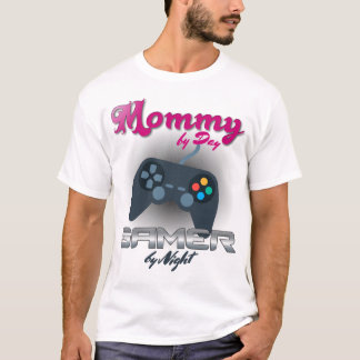 Mamma by Day, Gamer by Night Manar klippte T Shirt