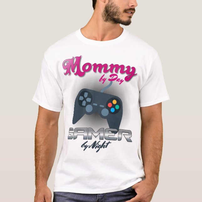 Mamma by Day, Gamer by Night Manar klippte T Shirt (Framsida)