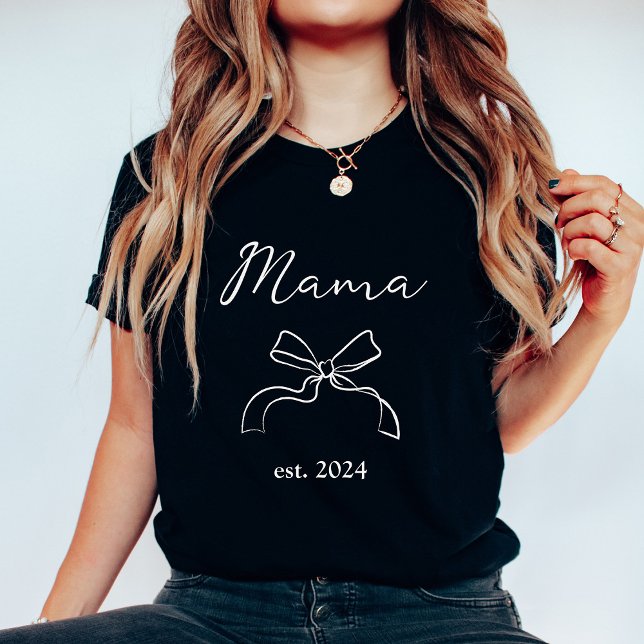 Mamma | Coquette White Bow och Script on Black T Shirt (Skapare uppladdad)
