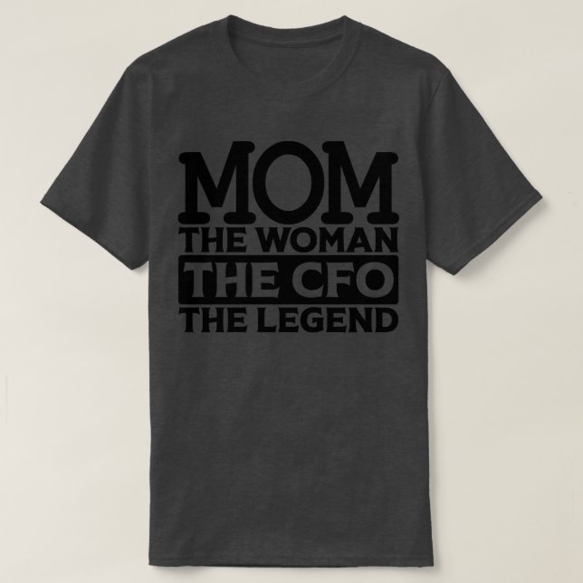 Mamma den kvinna som är CFO:n med förklaringen T Shirt (Design framsida)