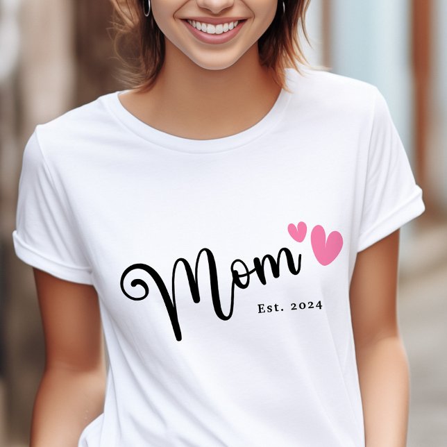 Mamma Est. year mors dag Söta och manushjärtan T Shirt (Mom Est. year mothers day cute and script hearts T-Shirt)