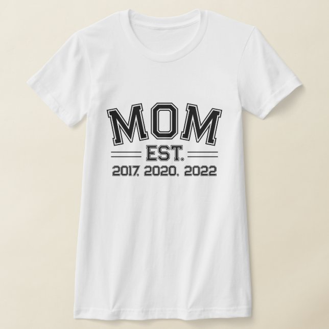 Mamma Estaliderade År Block Bokstäver Anpassad T Shirt (Laydown)