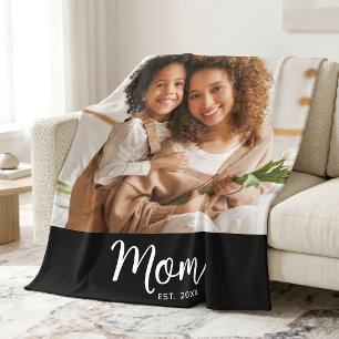 Mamma Estalished Datum Vit Skrift på Svart Foto Fleecefilt