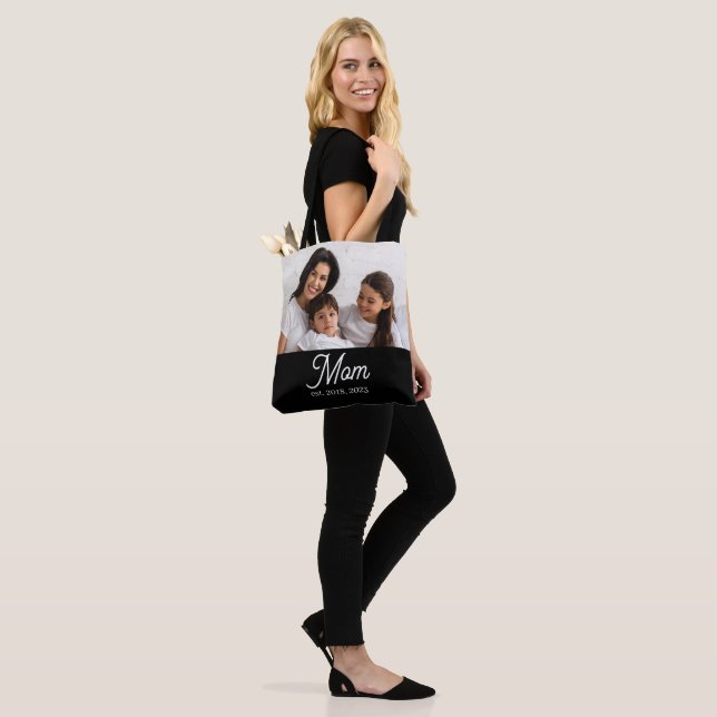 Mamma Estimerade Skript Svart Foto Tygkasse (På modell)