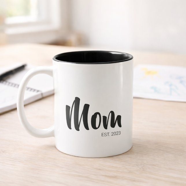 Mamma etablerad Ny mammappresent Två-Tonad Mugg (Mom Established Simple Typography Mug)