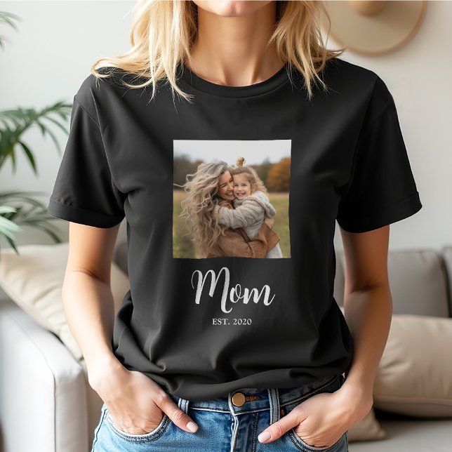 Mamma Etablerad Skript Text Foto T Shirt (Established mom 1 photo white script text personalized t-shirt gift for Mother's Day or Birthday)