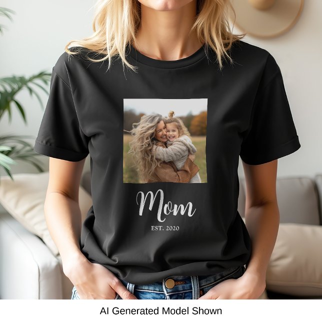 Mamma Etablerad Skript Text Foto T Shirt (Established mom 1 photo white script text personalized t-shirt gift for Mother's Day or Birthday)