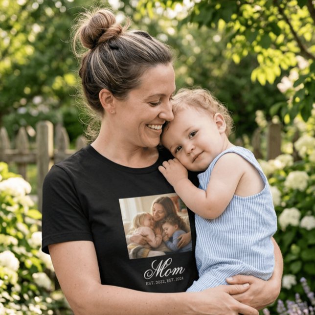 Mamma etablerade elegant svart script foto t shirt (Skapare uppladdad)