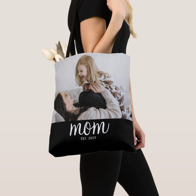 Mamma Etablerade Manus Svart Foto Tygkasse (Närbild)