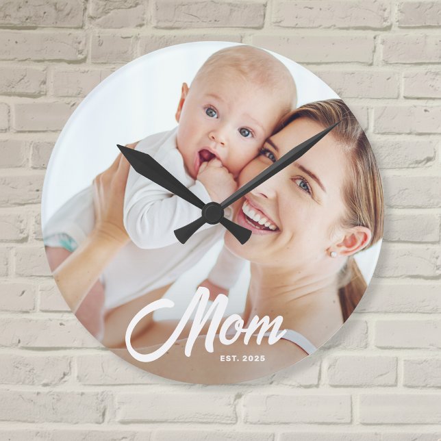 Mamma etablerade modern vit skriptfoto rund klocka (Skapare uppladdad)