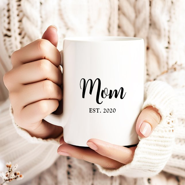 Mamma Etablerade Ny Mamma Present Kaffemugg (Established Mom personalizable monogram name mug with name and year she first became a mom)