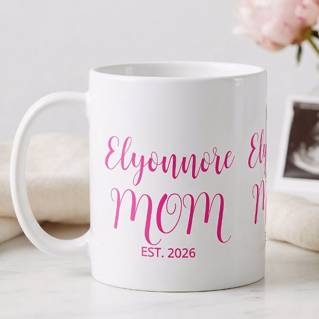 Mamma etablerade rosa skriftnamn  kaffemugg (Skapare uppladdad)