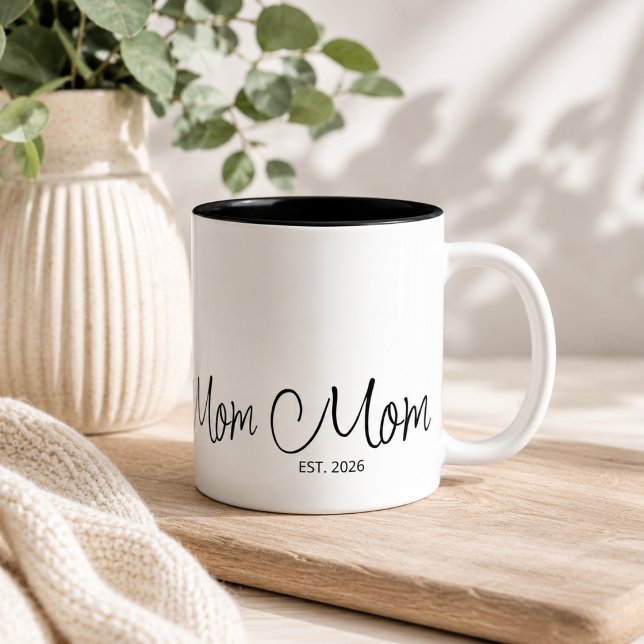 Mamma etablerade svart manus anpassat år Två-Tonad mugg (Add Year(s) to customize )
