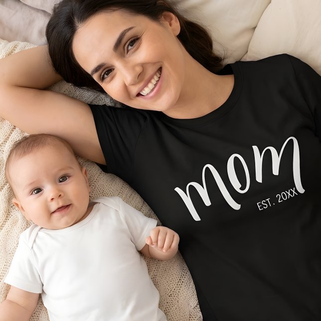 Mamma etablerade vitt skript anpassat år Nya Mama T Shirt (Skapare uppladdad)