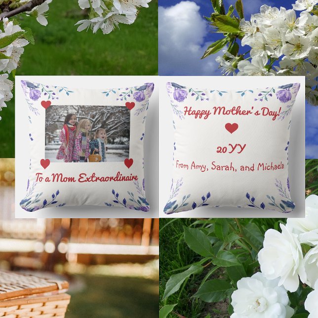 Mamma Extraordinaire Hearts Photo Blommigt Chic Sc Kudde (To a Mom Extraordinaire. Elegant and cute floral photo pillow with hearts)