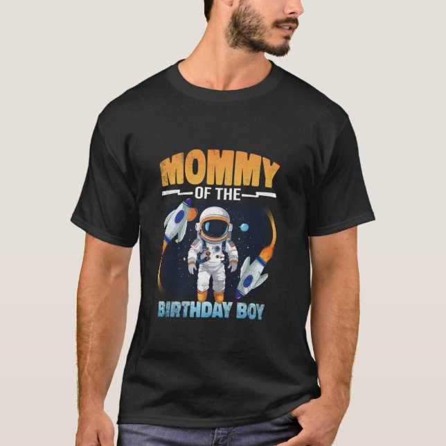 Mamma för födelsedagspojken Astronaut-familjen P T Shirt (Framsida)