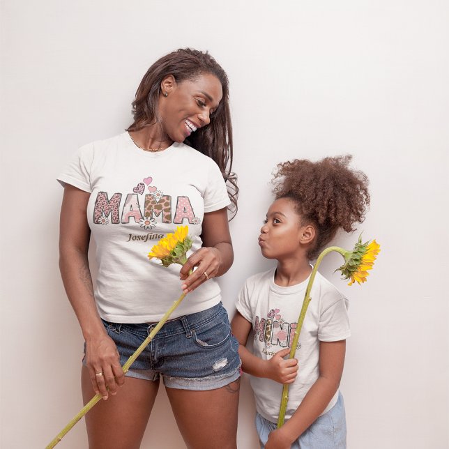 Mamma Groovy med anpassad namnmatchning T Shirt (Mama Groovy with custom name Matching T-Shirt)