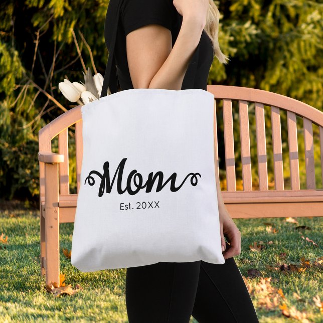 Mamma har etablerat en ny mamma Gift Tygkasse (Mom Established New Mom Gift Tote Bag in White with Black Script Text, Established Est Date.)