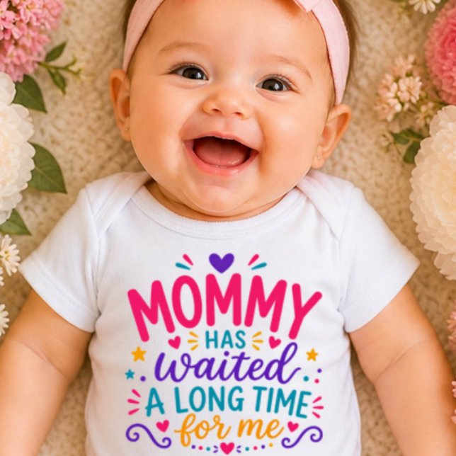 Mamma har väntat Färgad babybodysuit T Shirt (Skapare uppladdad)