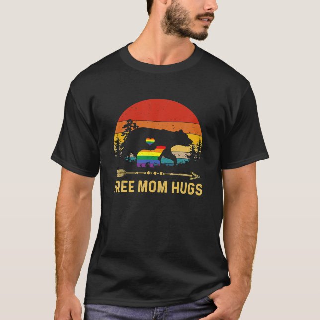 Mamma Hugs LGBT Pride Mamma Bear Retro Gift T Shirt (Framsida)