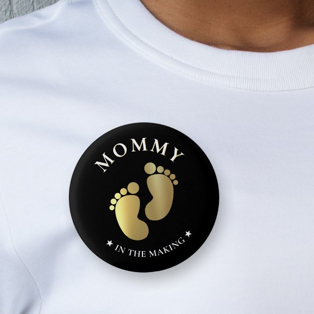 Mamma i den Skapar babysknappen för golden Footpri Knapp (Mommy In The Making Golden Footprint Baby Shower Button)