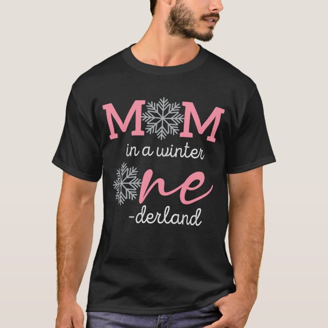 Mamma i ett vinter-land 1:a födelsedag t shirt (Framsida)