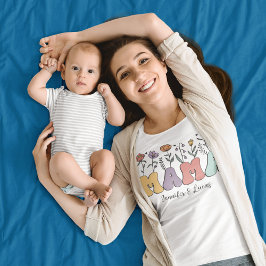 Mamma i färgade blommor med egna namn t shirt