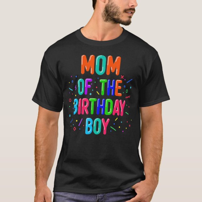 Mamma i födelsedagskorgsblegeringens matchningsfam t shirt (Framsida)