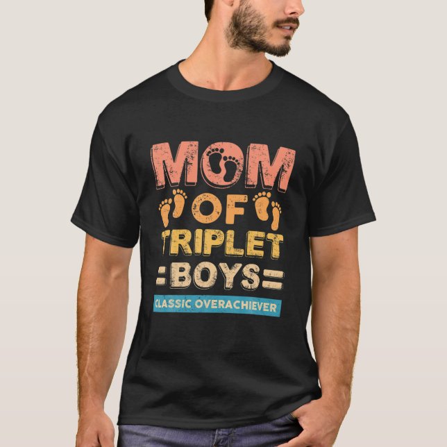 Mamma i Triplet Boys Classic Overachiever Triplet  T Shirt (Framsida)