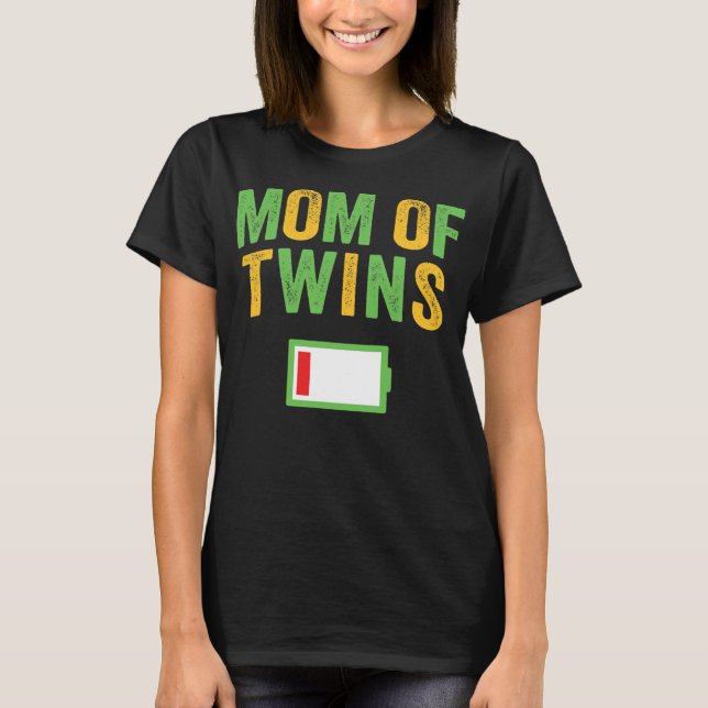 Mamma i Twillingarnas Födelsedagsfest, låg batteri T Shirt (Framsida)