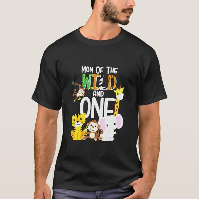 Mamma i Vilden och ett djurparkstema födelsedagen  T Shirt (Framsida)