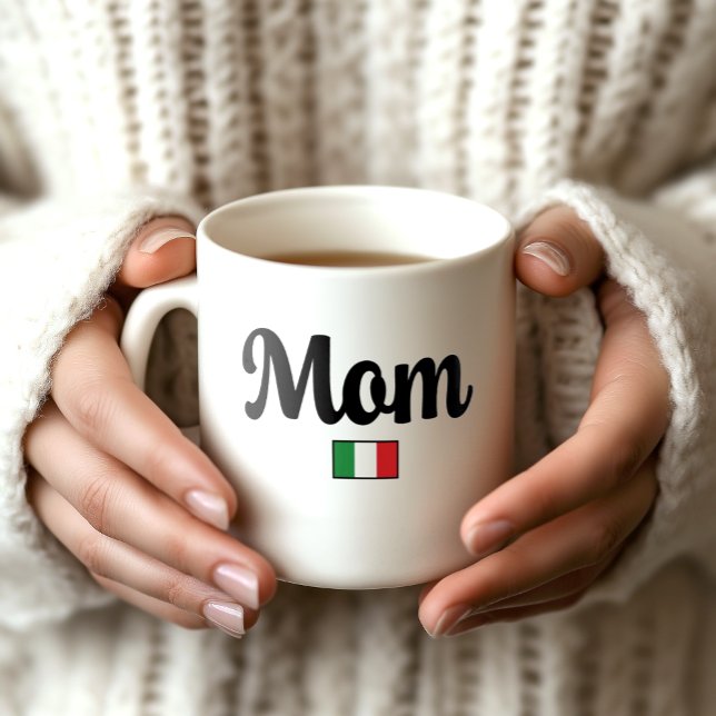 Mamma Italienska Flaggmugg Kaffemugg (Woman's hands holding white Mom mug with Italian flag. Great gift for mom-to-be Baby Showers)