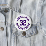 Mamma Jersey-nummer för lila och vit fotboll Knapp<br><div class="desc">Skål på ditt favoritlag, fotbollsspelare eller visa upp ditt pride med en anpassningsbar personlig-spritknapp! Lägg till din skola namn eller anpassa dig med spelarens namn och jersey-nummer. Perfekt för fotboll, basket, baseboll och fotbollsspel! Skapa anpassningsbar stift för hela teamet, cheerleadership, föräldrar och syskon till bära på speldagen. Klicka på Anpassa...</div>