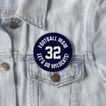 Mamma Jersey-nummer för marin och vit fotboll Knapp<br><div class="desc">Skål på ditt favoritlag, fotbollsspelare eller visa upp ditt pride med en anpassningsbar personlig-spritknapp! Lägg till din skola namn eller anpassa dig med spelarens namn och jersey-nummer. Perfekt för fotboll, basket, baseboll och fotbollsspel! Skapa anpassningsbar stift för hela teamet, cheerleadership, föräldrar och syskon till bära på speldagen. Klicka på Anpassa...</div>
