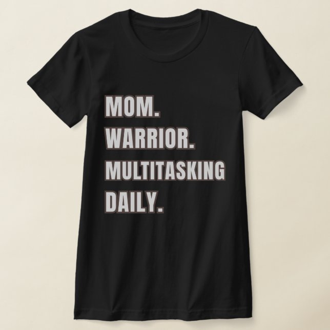 Mamma Krigare Multitasking Dagligen Svart T Shirt (Laydown)