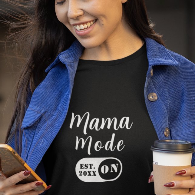 Mamma-läge PÅ  Est År Minimalistisk Anpassad Mamma T Shirt (Skapare uppladdad)