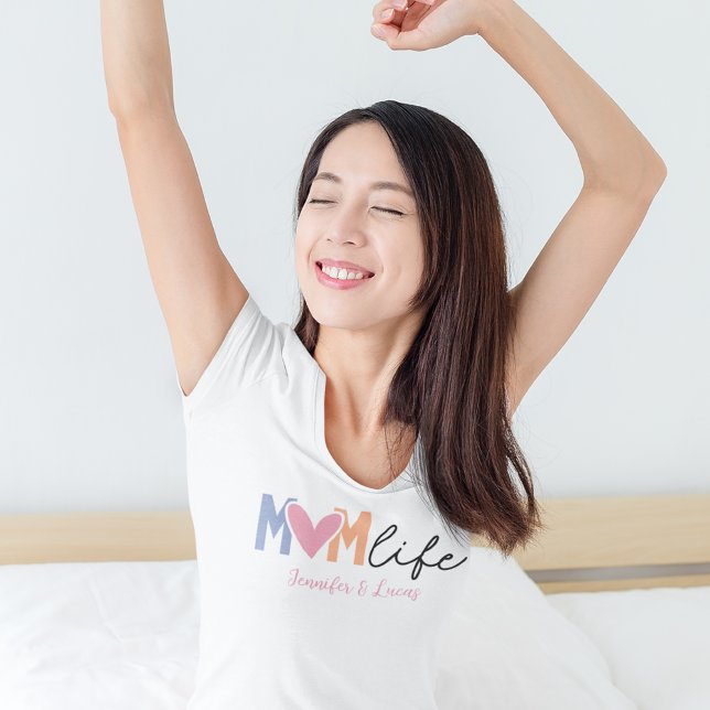 Mamma Life och rosa hjärta med egna namn T Shirt (Mom's Life and pink heart with custom names T-Shirt)