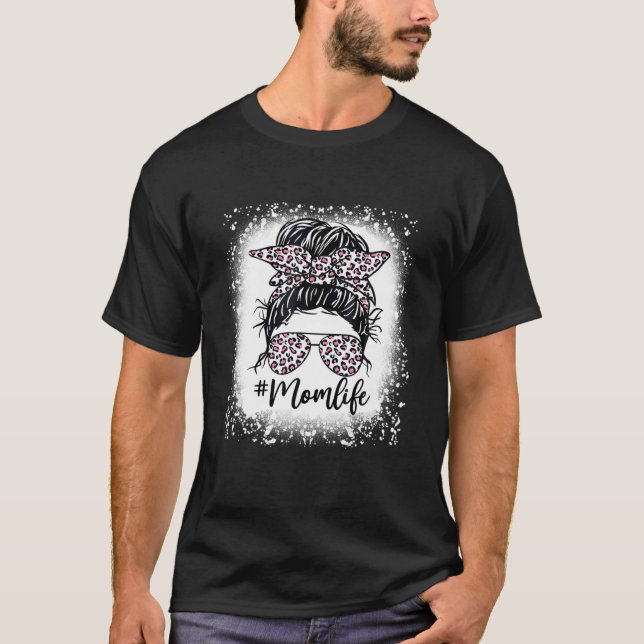 Mamma Life Rosa Leopard Messy Bun Bleached Mammor  T Shirt (Framsida)