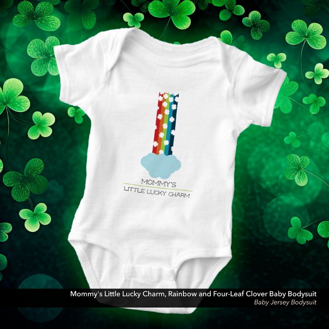 Mamma Little Lucky Charm Rainbow 4-Löv Klöver T Shirt (Mommy's Little Lucky Charm Rainbow and Four-Leaf Clover Baby Bodysuit)
